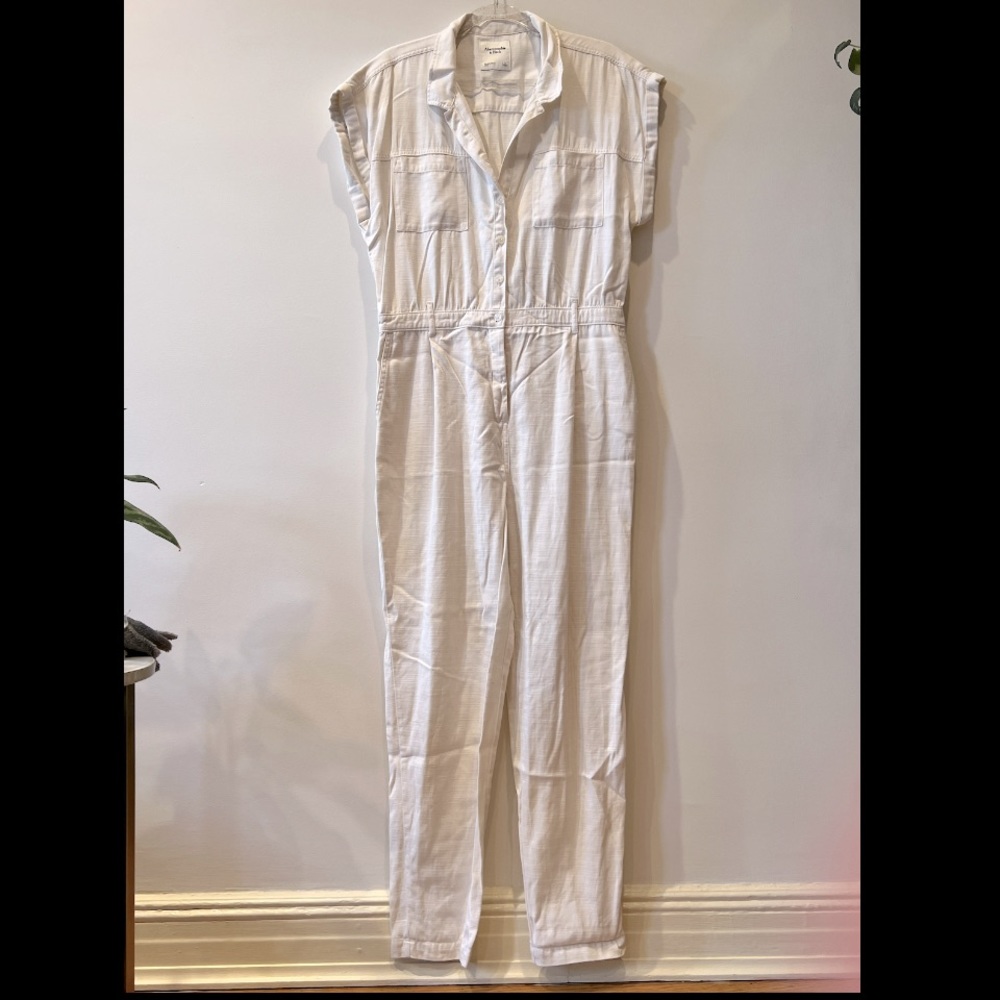 Abercrombie & Fitch • white utility jumpsuit | size L